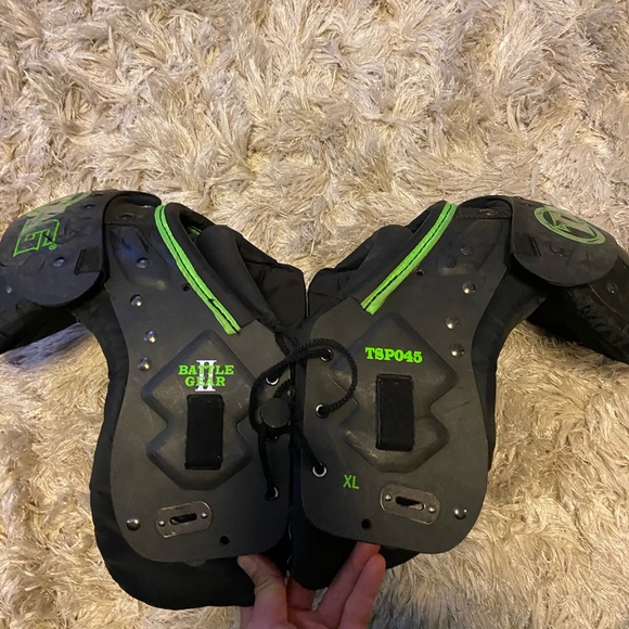 Used football pads - Picture 2 of 3